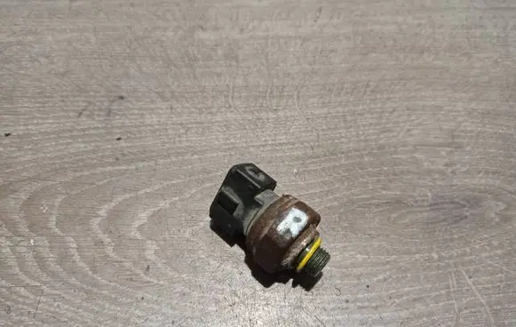 Volvo V70 Air conditioning (A/C) pressure sensor 30899051