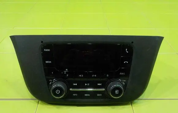 Iveco Daily 6th gen Radio/CD/DVD/GPS head unit 28628386 18AB28