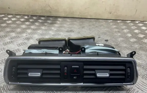 BMW 5 GT F07 Dash center air vent grill 16828110