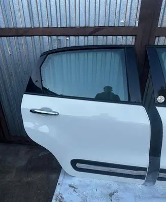 Fiat 500L Rear door