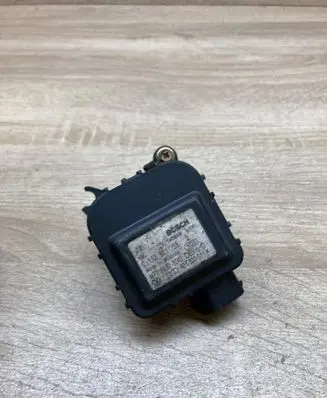 Audi A6 S6 C5 4B Air flap motor/actuator 4B1820511K 0132801158