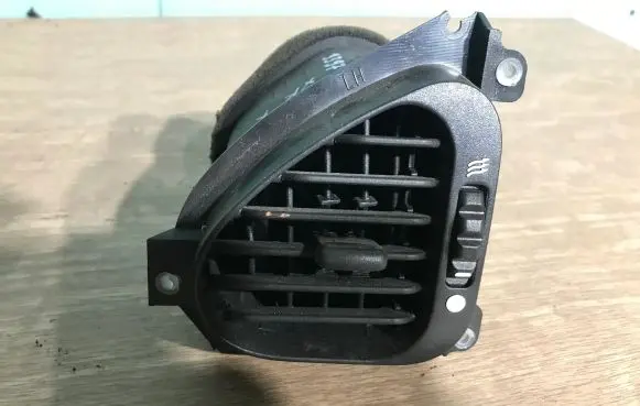 Jaguar XK8 - XKR Dashboard side air vent grill/cover trim GJA6721AE
