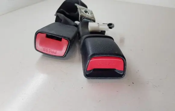 Lexus GS 300 350 430 450H Middle seatbelt buckle (rear) 