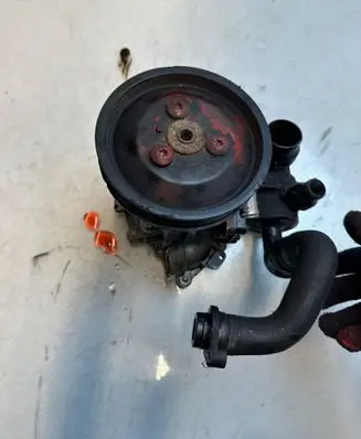 BMW 3 E90 E91 Water pump 6769598