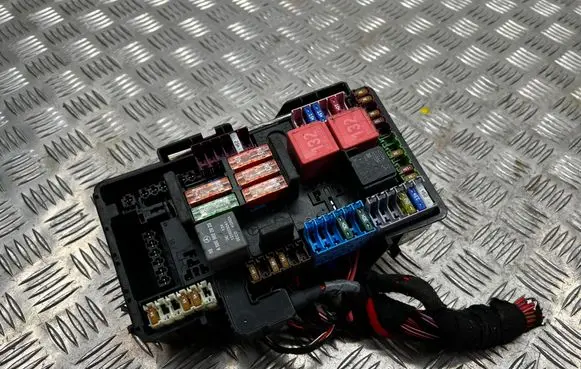 Mercedes-Benz GLC X253 C253 Fuse module A0009822923 A0025428019 4RA00779114