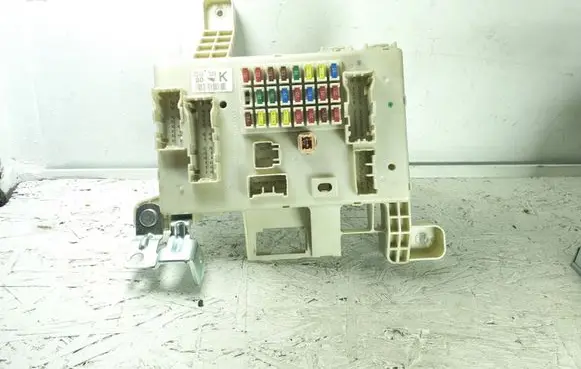 Toyota Land Cruiser (J120) Fuse module 02487L08
