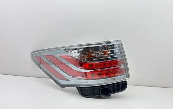 Lexus CT 200H Rear/tail lights E1313043