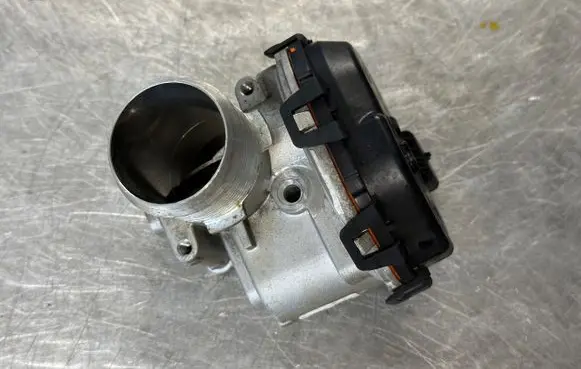 Peugeot 5008 II Throttle body valve 9830171480