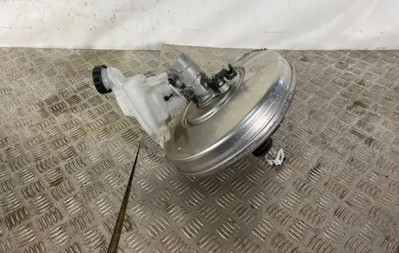 Peugeot 5008 II Brake booster 9807687080