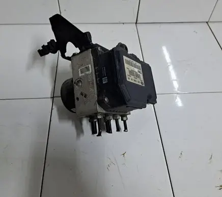 Ford Mondeo MK IV ABS Pump 8G912C405AB 68036046