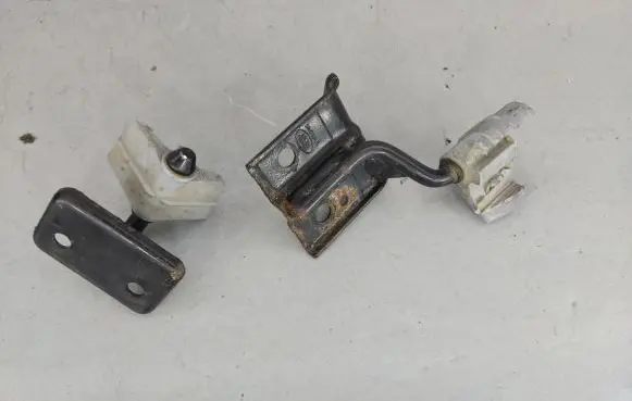 Land Rover Discovery 5 Muffler mount bracket/holder 