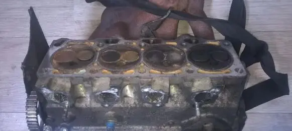 Volkswagen Golf III Engine head 030103373l