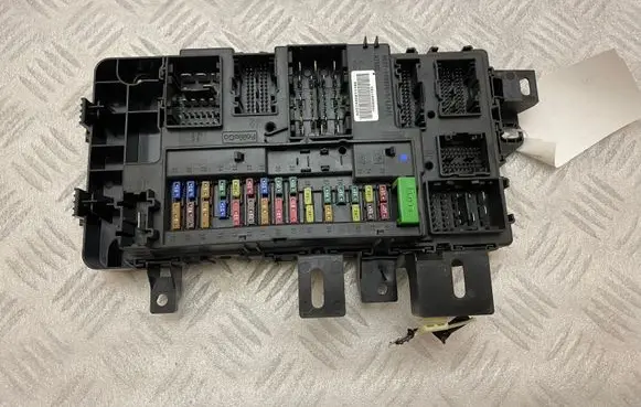 Ford Mustang VI Fuse module FR3T15604BJ DG9T14B476B