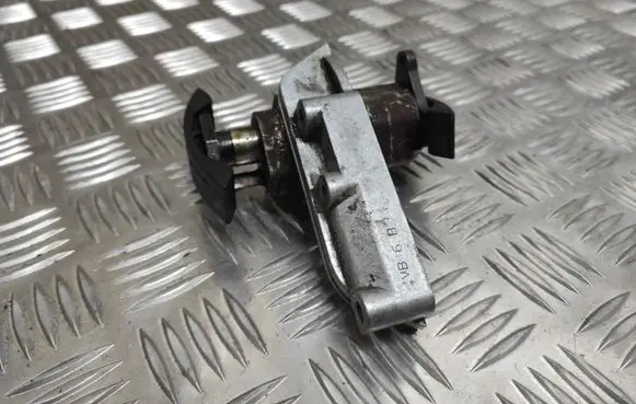 Volkswagen PASSAT B5 Camshaft vanos timing valve 058109217