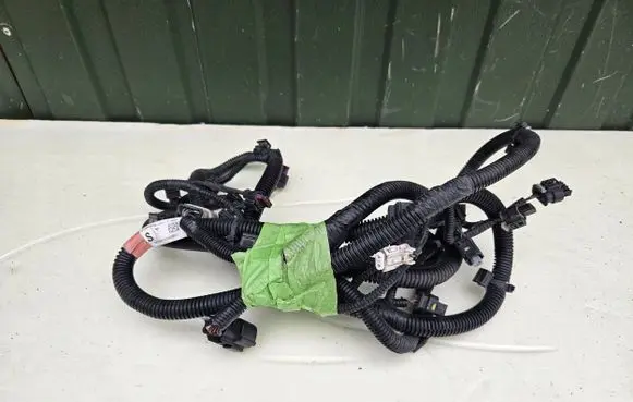 Tesla Model S EUR ISO radio connector 100442004T
