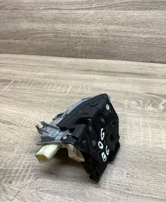 Volkswagen PASSAT B6 Rear door lock 3C4839016A