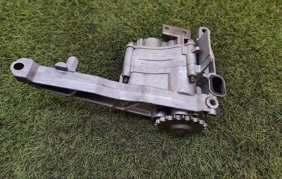 Mercedes-Benz ML W164 Oil pump 6421810901