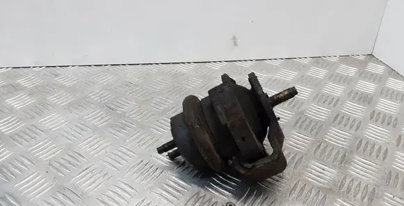 Nissan Patrol Y61 Engine mount bracket