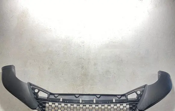 Front bumper lip