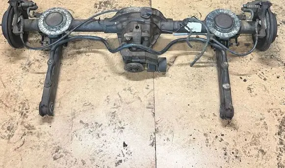 Jeep Cherokee III KJ Rear axle beam 