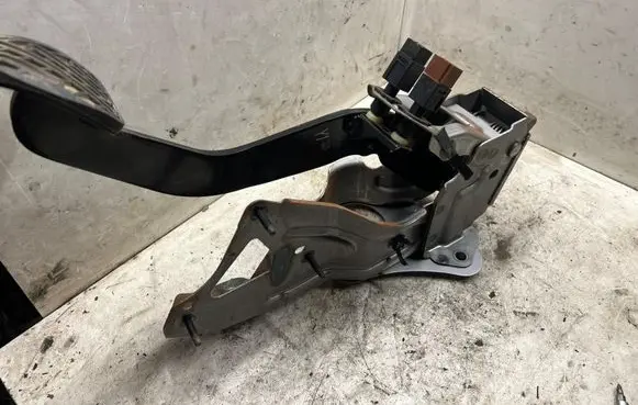 Nissan X-Trail T31 Brake pedal 31A00027