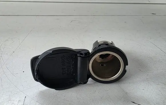 Nissan Juke II F16 Cigarette lighter 