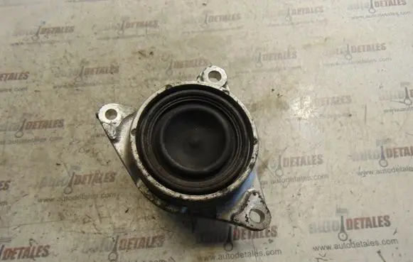 Honda CR-V Engine mount bracket