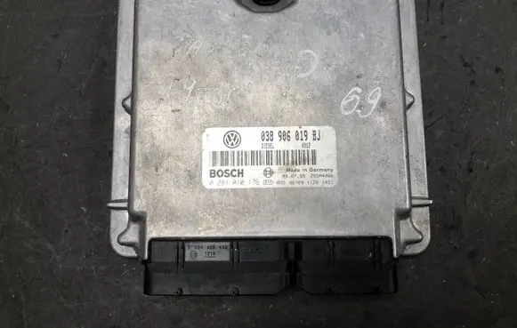Volkswagen PASSAT B5.5 Engine control unit/module 038906019BJ