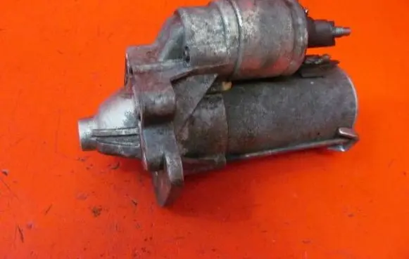 Renault Clio IV Starter motor 233003329R