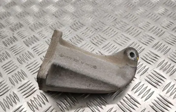 Engine mount bracket