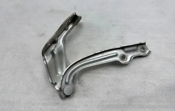 Skoda Octavia Mk3 (5E) Engine bonnet/hood hinges 5E0823302