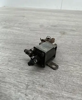 Volkswagen Golf III Turbo solenoid valve 028906283F 96T043 2189500