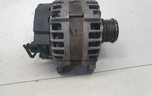 Volkswagen PASSAT B7 Generator/alternator 03L903024