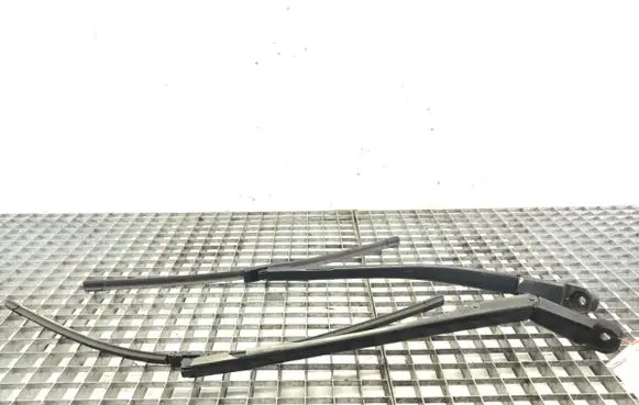 Front wiper blade arm