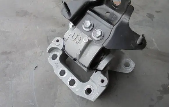 Toyota RAV 4 (XA50) Engine mount vacuum valve 