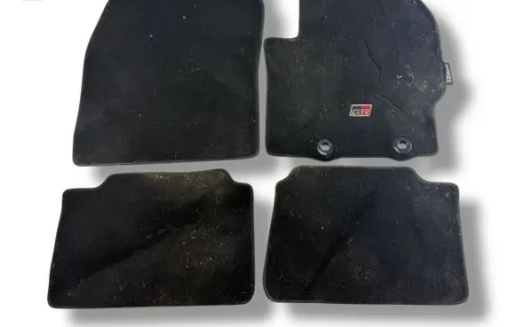 Toyota Yaris XP210 Car floor mat set 