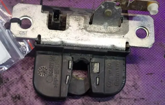 Volkswagen Polo Tailgate/trunk/boot lock/catch/latch 6Q6827505B