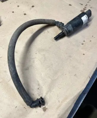 BMW 5 E60 E61 Headlight washer pump 8377430 13264010 001004