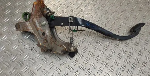 Toyota Verso Clutch pedal 