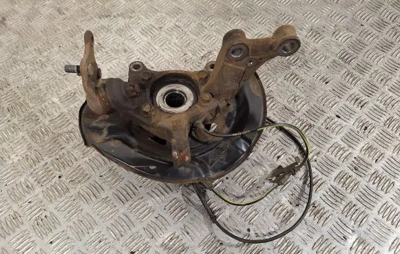 Toyota Avensis T270 Front wheel hub 4355002020 4321105090