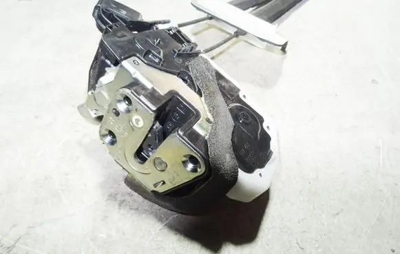 Infiniti Q50 Front door lock