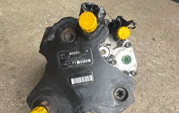 BMW X5 E53 Fuel injection high pressure pump 7788678 0445010073 CP3R90