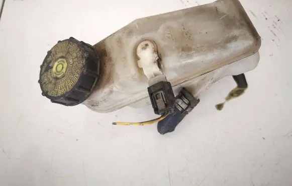 Toyota Yaris Brake fluid reservoir 03350887541