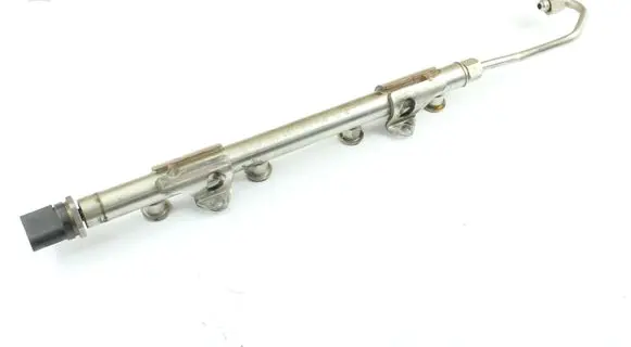 Volkswagen PASSAT B8 Fuel main line pipe 04E133320D