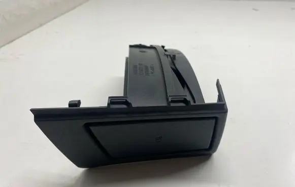 BMW X3 E83 Cup holder 22167210