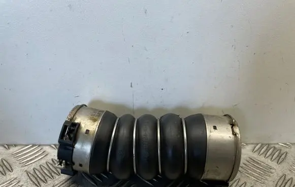 BMW 7 F01 F02 F03 F04 Intercooler hose/pipe 8513451