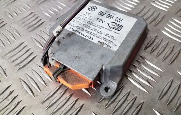 Volkswagen Golf III Airbag control unit/module 6N0909603 5WK4137