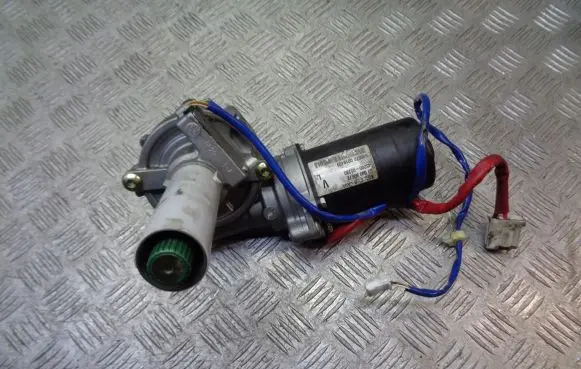 Toyota Avensis T250 Electric power steering pump 6900000672
