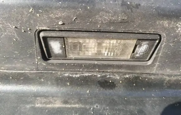 Peugeot 607 Number plate light