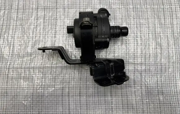 Fiat 500E Water pump 9833196380